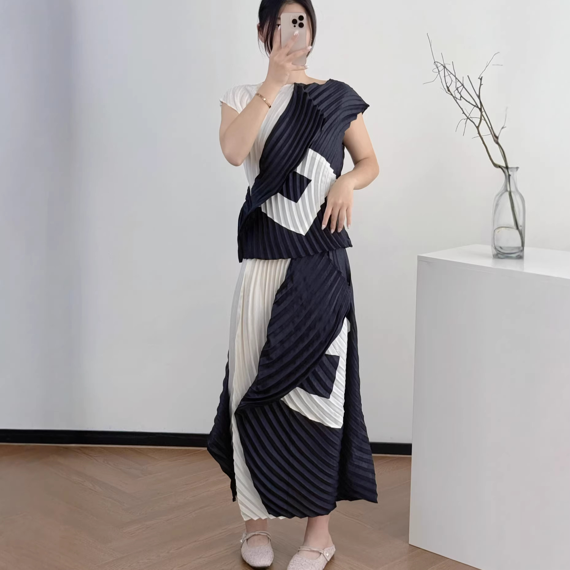 Miyake Pleated Color Block T-S - Summer Clothing Vacation のレビューと価格