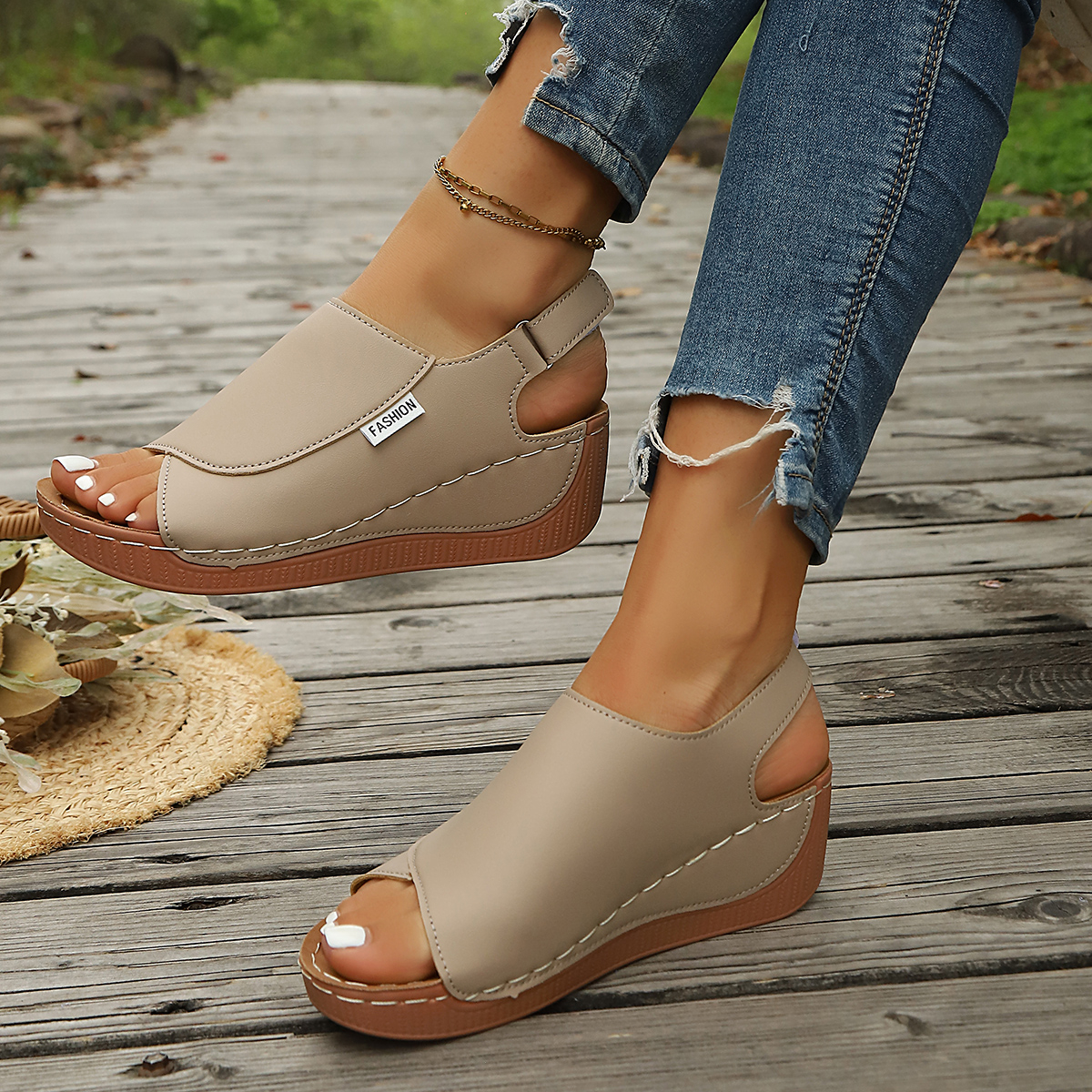 Women's Adjustable Strap Wedge - Summer Closet のレビューと価格